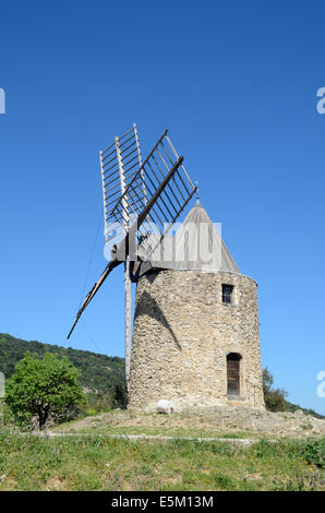 Traditionelle Stein Windmühle in Grimaud Var Provence Frankreich Stockfoto