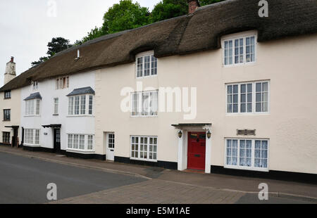 Strohgedeckten Hütten der Hafenpromenade am alten Hafen Minehead, Somerset Stockfoto