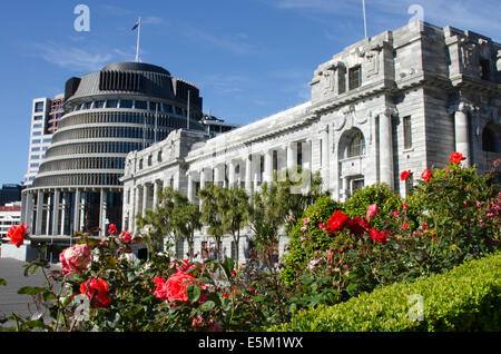 Rosen-Parlamentsgebäude, Bienenstock (auch bekannt als Exekutiv-Flügel) und Parliament House, Wellington, Nordinsel, Neuseeland Stockfoto