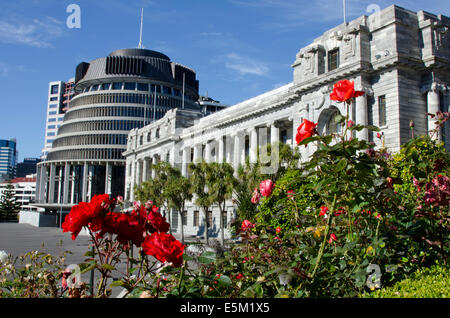 Parlamentsgebäude, Bienenstock (auch bekannt als Exekutiv-Flügel) und Parliament House, Wellington, Nordinsel, Neuseeland Stockfoto