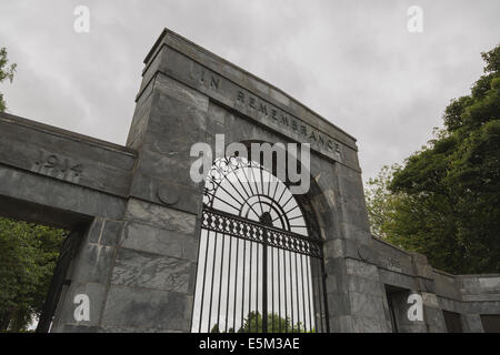 Kirkintilloch, Glasgow, Schottland, Großbritannien. 4. August 2014.  Niemand besucht das Kriegerdenkmal in Kirkintilloch auf der 100. Jahrestag des ersten Weltkriegs. Paul Stewart / Alamy News Stockfoto