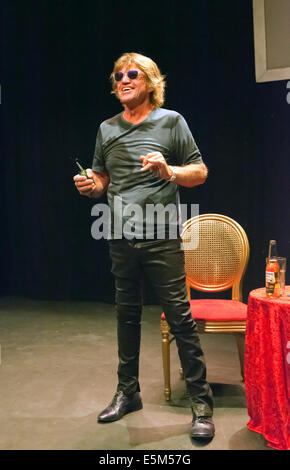 Aufnahmen bei einem ausgelassenen Abend mit Robin Askwith, präsentiert von Misty Moon Productions, oben auf das Torhaus im Rahmen des Camden Fringe Festival Stockfoto