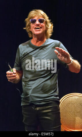 Aufnahmen bei einem ausgelassenen Abend mit Robin Askwith, präsentiert von Misty Moon Productions, oben auf das Torhaus im Rahmen des Camden Fringe Festival Stockfoto