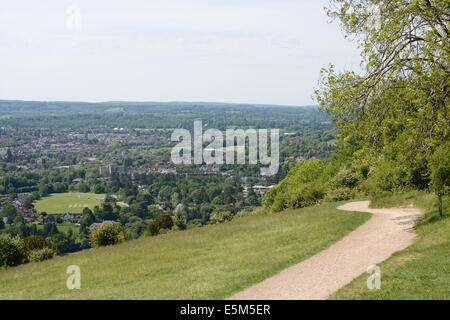Süden über Dorking und die Landschaft aus Box Hill anzeigen Surrey. England. Mit Heat Haze. Stockfoto