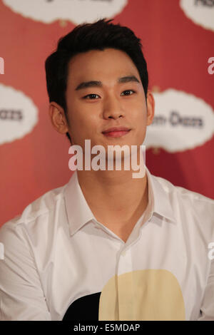 Peking, China. 4. August 2014. Südkoreanischer Schauspieler Kim Soo Hyun eine Pressekonferenz anlässlich seiner Endorsement-Vertrag mit Icecream Maker Häagen-Dazs in Peking, Hauptstadt von China, 4. August 2014 besucht. © Ma Ping/Xinhua/Alamy Live-Nachrichten Stockfoto