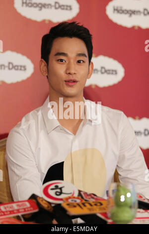 Peking, China. 4. August 2014. Südkoreanischer Schauspieler Kim Soo Hyun eine Pressekonferenz anlässlich seiner Endorsement-Vertrag mit Icecream Maker Häagen-Dazs in Peking, Hauptstadt von China, 4. August 2014 besucht. © Ma Ping/Xinhua/Alamy Live-Nachrichten Stockfoto