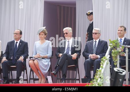 Lüttich, Belgien. 4. August 2014. Frankreich Presidente Francois Hollande, Königin Mathilde von Belgien, König Philippe von Belgien, Bundespräsident Joachim Gauck und König Felipe VI von Spanien wohnten der Zeremonie bei den Alliierten Memorial in Cointe während Zeremonien, organisiert von der belgischen Regierung zum Gedenken an den 100. Jahrestag des ersten Weltkriegs am Basilique de Cointe am 4. August 2014 in Lüttich, Kredit : Jack Abuin/ZUMA Draht/Alamy Live-Nachrichten Stockfoto