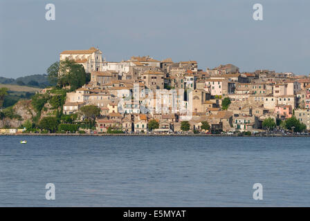 Stadt von Anguillara Sabazia und Braccianosee Lazio Italien Stockfoto