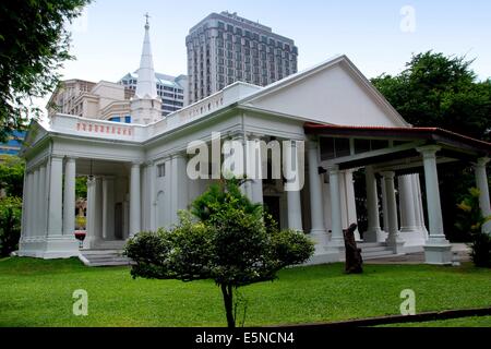 Singapur: Gut aussehend 1835 armenischen Kirche mit seinem eleganten Palladio design Stockfoto