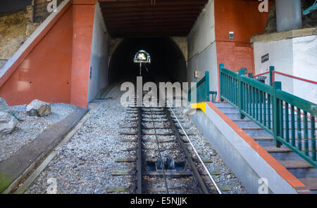 Wellington Cable Car Gleise und Station Lambton Quay Tunnel Blick von Wellington den Hügel hinauf Stockfoto