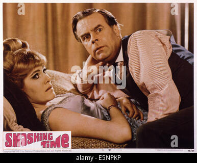 SMASHING Zeit, US Lobbycard, von links: Lynn Redgrave, Ian Carmichael, 1967 Stockfoto