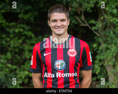 Deutsche Fußball Bundesliga - Fototermin Eintracht Frankfurt am 29. Juli 2014 in Frankfurt am Main: Aleksandar Ignjovski. Stockfoto