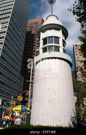 Titanic Memorial Lighthouse Front Street Lower Manhattan New York City New York USA. Schermerhorn Zeile. Wenn wir von Fulton St kommen Stockfoto