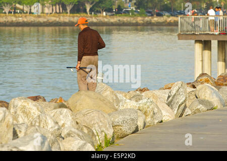 Auf den Felsen stehen. Long Beach, Kalifornien. Stockfoto