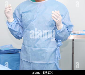 Chirurgen in Uniform auf OP-Saal Stockfoto