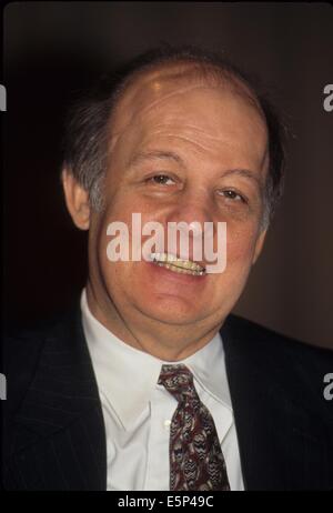 UNS. 4. August 2014. Datei-PIX: Ehemalige weiße Haus Pressesekretär James Brady, der bei dem Attentat 1981 von Präsident Ronald Reagan verwundet wurde, ist gestorben. Er war 73. Brady war links deaktiviert bei den Dreharbeiten und fuhr fort, ein ausgesprochener Verfechter für Waffenkontrolle Reform werden. Bild: JAMES BRADY auf einer Pressekonferenz von Waffengewalt Prävention Woche. Bildnachweis: James M. Kelly/Globe Photos/ZUMAPRESS.com/Alamy Live-Nachrichten Stockfoto