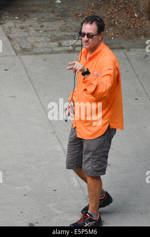 Toronto, Ontario, Kanada. 4. August 2014. Am Filmset bei 909 Bay Street in Toronto. "Pixel" ist ein kommende 2015 amerikanischer 3D live-Action/Computer-animierte Film von Columbia Pictures und Happy Madison Productions produziert. Der Film wird von CHRIS COLUMBUS nach einem Drehbuch geschrieben von Tim Herlihy und Timothy Dowling gerichtet. Hauptdarsteller: ADAM SANDLER, KEVIN JAMES, JOSH GAD, PETER DINKLAGE, MICHELLE MONAGHAN, BRIAN COX, ASHLEY BENSON und JANE KRAKOWSKI. Die Dreharbeiten zum Film begannen am 2. Juni 2014 in Toronto, Kanada. Bildnachweis: ZUMA Press, Inc./Alamy Live-Nachrichten Stockfoto