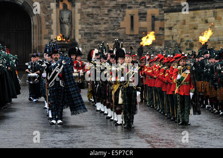 Edinburgh, Schottland. 2. August 2014. Das Royal Edinburgh Military Tattoo findet auf dem Vorplatz der Welt berühmte E Stockfoto