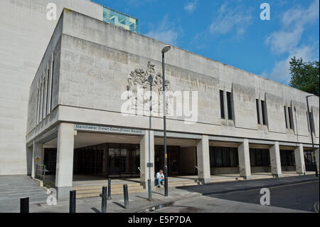 Manchester Crown Court an einem sonnigen Tag, basierend auf Krone Platz in Dolefield, Spinningfields, UK. Stockfoto