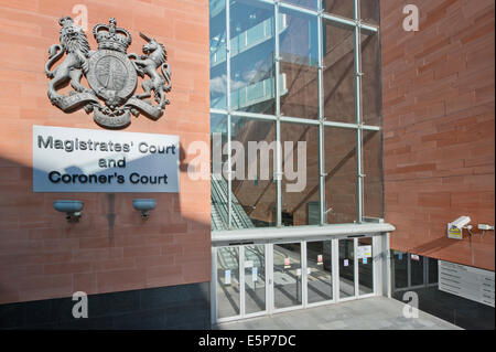 Der Eingang Manchester Magistrates Court und Untersuchungsgericht in der Nähe von Spinningfields in Manchester. Stockfoto