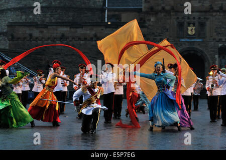 Edinburgh, Schottland. 2. August 2014. Das Royal Edinburgh Military Tattoo findet auf dem Vorplatz der Welt berühmte E Stockfoto