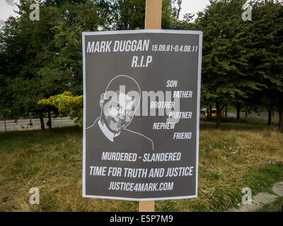 London, UK. 4. August 2014. Dritten Jahrestag Mahnwache für Mark Duggan schießen Credit: Guy Corbishley/Alamy Live-Nachrichten Stockfoto