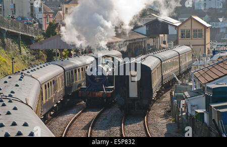 Eine Great Western-Dampflok fährt Kingswear Station South Devon Railway, Kingswear. Stockfoto