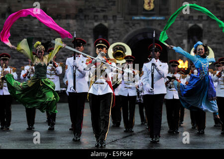 Edinburgh, Schottland. 2. August 2014. Das Royal Edinburgh Military Tattoo findet auf dem Vorplatz der Welt berühmte E Stockfoto