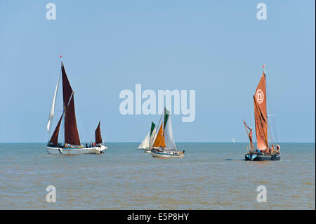 Thames Schiff Segeln Anzeige während Whitstable Oyster Festival Kent England UK Stockfoto