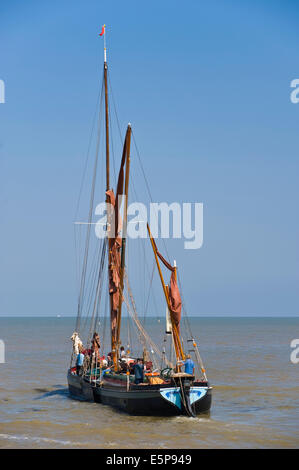 Thames Schiff Segeln Anzeige während Whitstable Oyster Festival Kent England UK Stockfoto