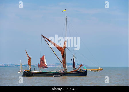 Thames Schiff Segeln Anzeige während Whitstable Oyster Festival Kent England UK Stockfoto