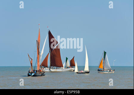 Thames Schiff Segeln Anzeige während Whitstable Oyster Festival Kent England UK Stockfoto