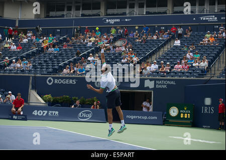 Toronto, Kanada. 4. August 2014. Marin Cilic Kroatien dient dazu, Denis Istomin Usbekistan beim Rogers Cup im Rexall Zentrum am 4. August 2014 in Toronto, Ontario, Kanada. Bildnachweis: Julian Avram/Alamy Live-Nachrichten Stockfoto