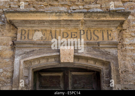 Nahaufnahme der historischen Post in Goult, Provence, Frankreich Stockfoto