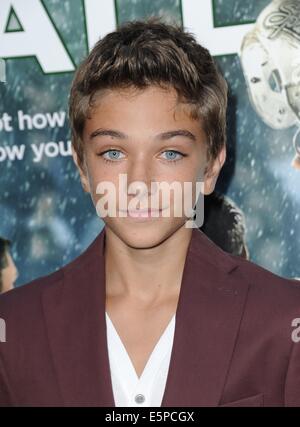 Los Angeles, CA, USA. 4. August 2014. Gavin Casalegno im Ankunftsbereich für wenn das Spiel hoch Premiere, Arclight Hollywood, Los Angeles, CA 4. August 2014 steht. Bildnachweis: Dee Cercone/Everett Collection/Alamy Live-Nachrichten Stockfoto