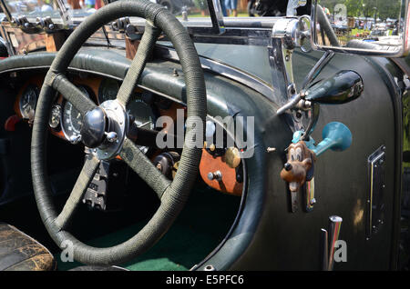 Detail von 1929 Gebläse Bentley bei Classic Days mit einem supergun zur Seite festgeschnallt, 2014 Schloss Dyck, Deutschland Stockfoto