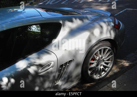 Luxus Porsche Cayman S in London Hampstead Square, Vereinigtes Königreich Stockfoto