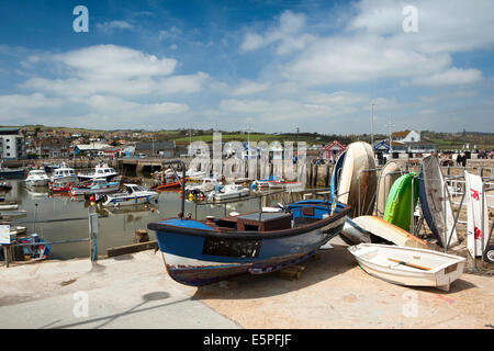 UK England, Dorset, West Bay, Freizeitboote im Hafen Stockfoto