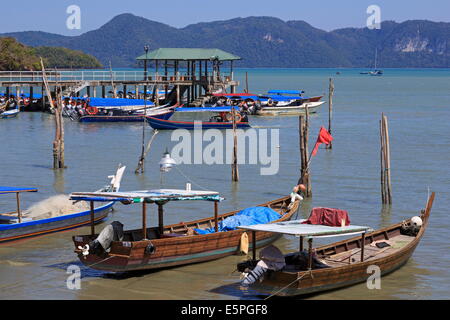 Angelboote/Fischerboote in Porto Malai, Chenang Stadt, Insel Langkawi, Malaysia, Südostasien, Asien Stockfoto