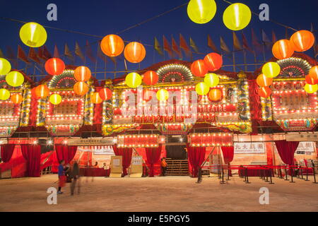 West Kowloon Bambus Theatre in der Abenddämmerung, Kowloon, Hong Kong, China, Asien Stockfoto