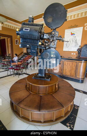 Alten Filmprojektor, italienischen Kinos Roma, Asmara, die Hauptstadt von Eritrea, Afrika Stockfoto