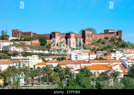 Silves Skyline mit der maurischen Burg und die Kathedrale, Silves, Algarve, Portugal, Europa Stockfoto