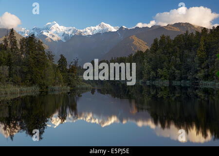 Lake Matheson mit Mount Cook und Mount Tasman, West Coast, Südinsel, Neuseeland, Pazifik Stockfoto