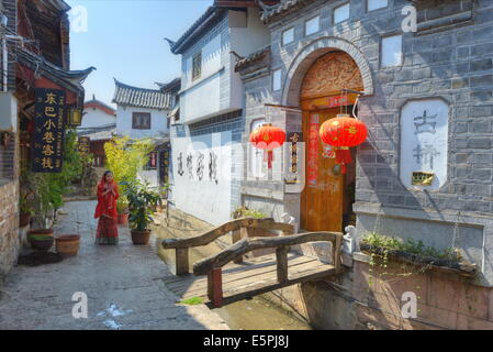 Dongba-Gasse in die alte Stadt Lijiang, UNESCO-Weltkulturerbe, Lijiang, Yunnan, China, Asien Stockfoto