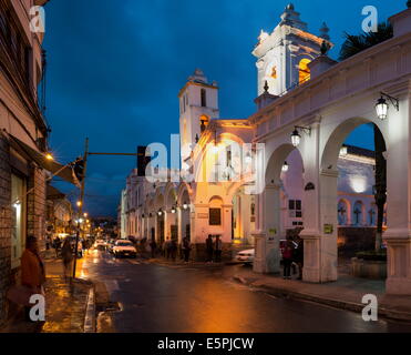 Iglesia de San Francisco bei Nacht, Sucre, UNESCO World Heritage Site, Bolivien, Südamerika Stockfoto