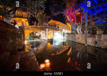 Dashi-Brücke in Lijiang bei Nacht, Provinz Yunnan, China, Asien Stockfoto