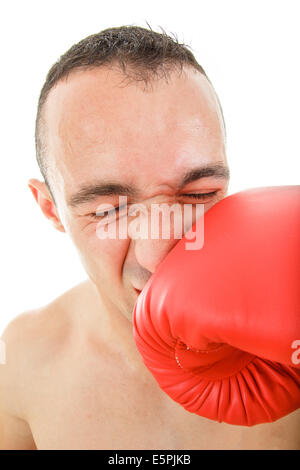 lustige Porträt eines Schlages Punsch mit einem Boxhandschuh im Gesicht verwirrt und erstaunt Stockfoto