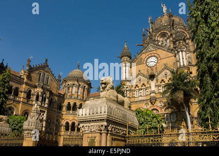 Die viktorianischen Fassade des VT (Victoria Terminus) (Chhatrapati Shivaji Terminus), der UNESCO, Mumbai, Indien, Asien) Stockfoto