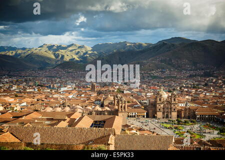 Erhöhten Blick über Cuzco und Plaza de Armas, Cuzco, UNESCO-Weltkulturerbe, Peru, Südamerika Stockfoto