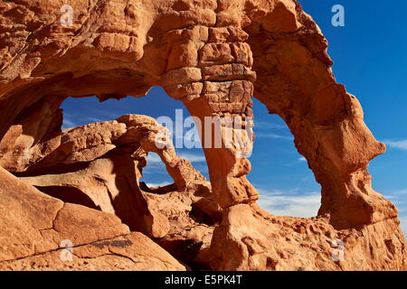 Brezel Arch, Valley of Fire State Park, Nevada, Vereinigte Staaten von Amerika, Nordamerika Stockfoto